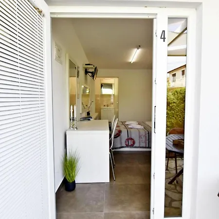 Modernes Studio-apartment Elio 3, Umag-punta Mit Swimmingpool, Whirlpool, Grill Apartamento Umag